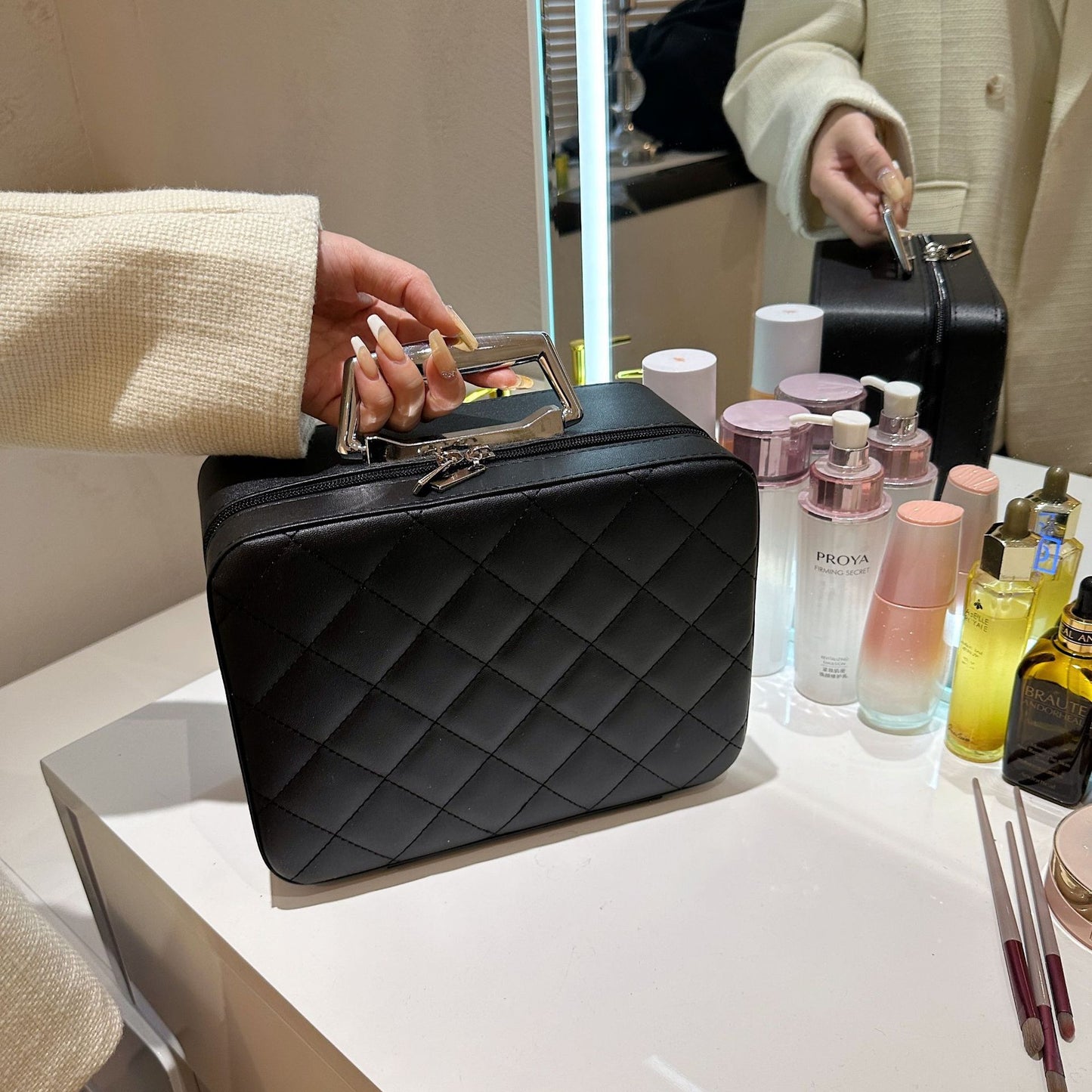 Rhombus-Embroidery Design Cosmetic Bag With Handle And Mirror